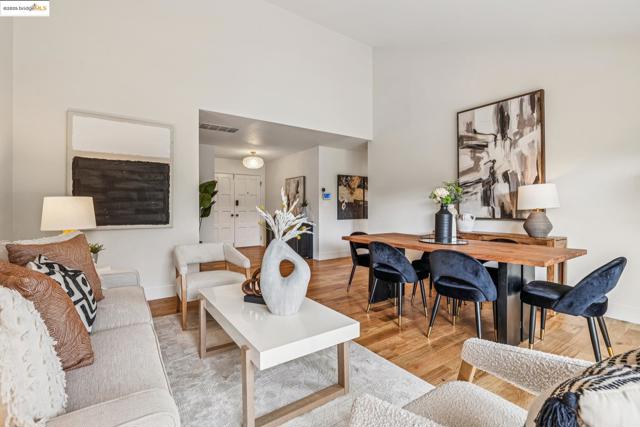 32 Pacer Pl., Walnut Creek CA: https://media.crmls.org/mediaz/52637e7c-b830-4bcd-be4c-273a6554dd42.jpg