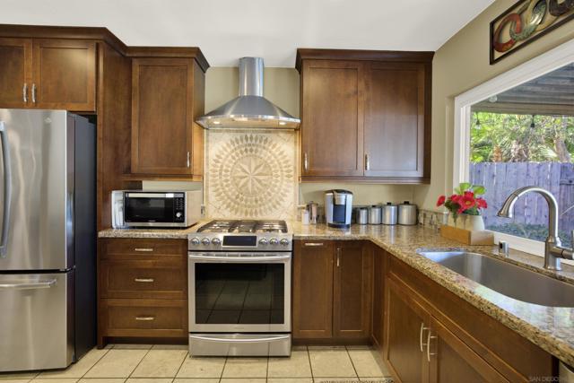 14152 Kendra Way, Poway CA: https://media.crmls.org/mediaz/5263d1b1-26be-425d-a010-1db82852abec.jpg