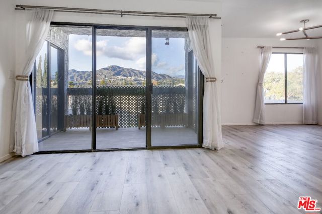 515 N Jackson Street, Glendale CA: https://media.crmls.org/mediaz/5263fd87-84c6-4a2b-82b7-b1179884ddf1.jpg
