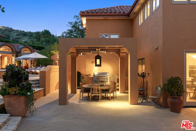 Image 34 of 40 For 2719 Benedict Canyon Drive