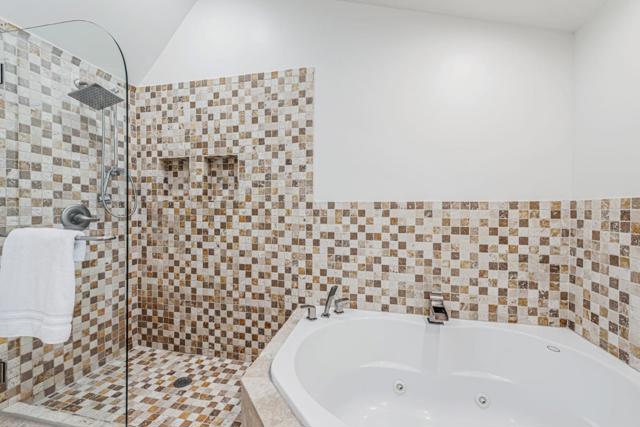 3704 Fair Oaks Avenue, Menlo Park CA: https://media.crmls.org/mediaz/52645ece-5e38-4e7c-8c7b-797acfe9d49a.jpg