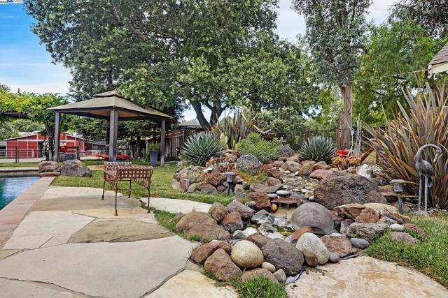6745 Alisal St, Pleasanton CA: https://media.crmls.org/mediaz/52650904-38c3-48e5-9067-72c1cd33fe72.jpg