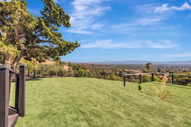 10745 Ridgeview Way, San Jose CA: https://media.crmls.org/mediaz/52654c49-7b3b-4a22-a308-565d4b917d0a.jpg