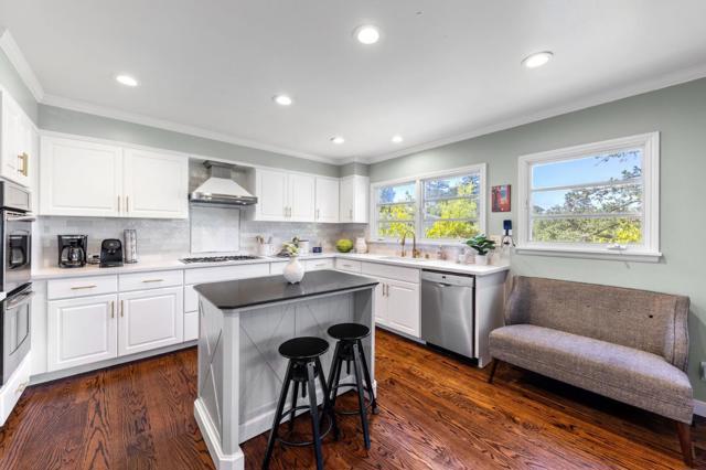 401 Hillsborough Boulevard, Hillsborough CA: https://media.crmls.org/mediaz/5265bde1-3f75-4fa0-96d5-a104d032bc24.jpg