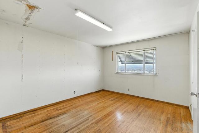 541 Diamond Avenue, South San Francisco CA: https://media.crmls.org/mediaz/5265d7c6-714b-4307-b9eb-8e9fc7bea772.jpg
