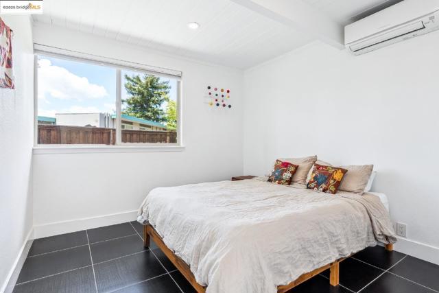 4003 Santa Fe CT, Concord CA: https://media.crmls.org/mediaz/5265ed0a-64d6-46c4-b4e5-e46715de747f.jpg