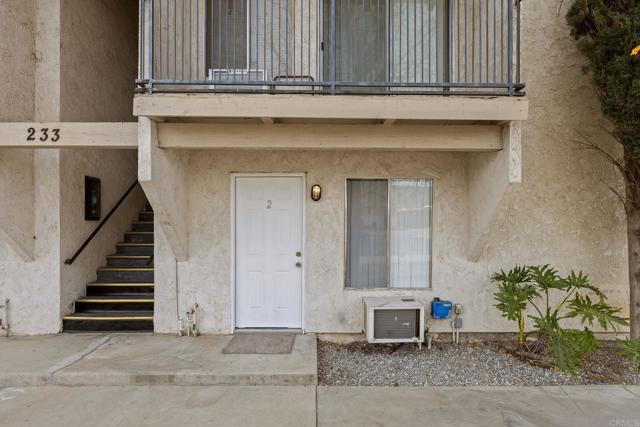 233 N Inez Street, Hemet CA: https://media.crmls.org/mediaz/526617ff-f8fe-43f9-80f9-593985cb2c89.jpg