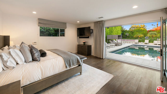 602 N Whittier Drive, Beverly Hills CA: https://media.crmls.org/mediaz/5266b869-c0be-4c62-b88d-5c244a35135f.jpg