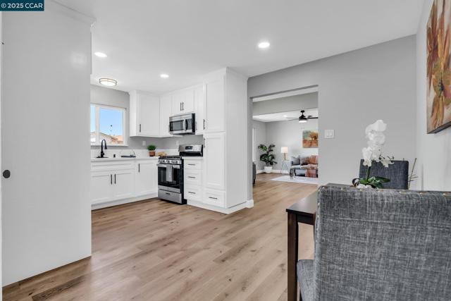 1330 Aster Dr, Antioch CA: https://media.crmls.org/mediaz/52678dec-1ad8-4f91-8496-4ea908e53655.jpg