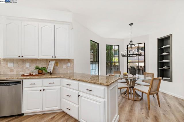942 Finovino Ct, Pleasanton CA: https://media.crmls.org/mediaz/5267b46e-93ee-4e54-b000-2440c534c09f.jpg