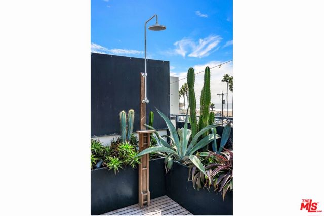 17 North Venice Boulevard photo 35