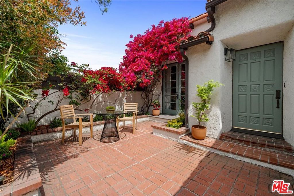 3074 Lake Hollywood Drive