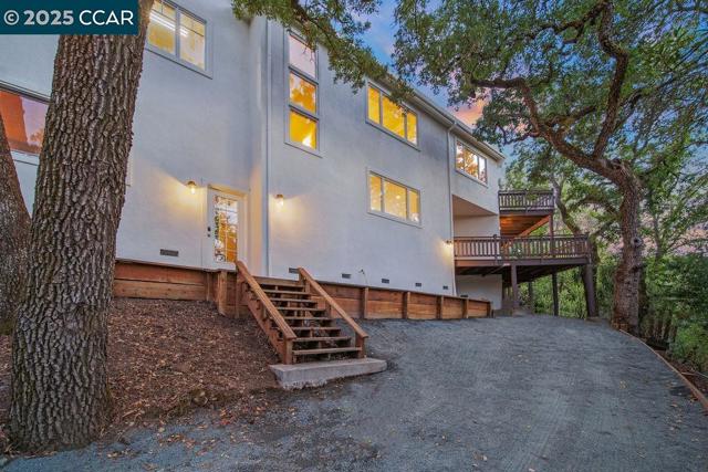 921 Foye Drive, Lafayette CA: https://media.crmls.org/mediaz/526915e8-73a5-4036-ab88-064eac82302d.jpg