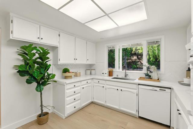 2816 Benson Way, Belmont CA: https://media.crmls.org/mediaz/52699338-27b5-4b97-9f32-9226db9da6ff.jpg