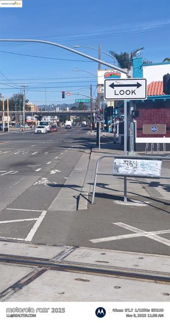 3532 San Leandro St, Oakland CA: https://media.crmls.org/mediaz/5269d0eb-0a95-45c2-8939-667b0fdef95b.jpg