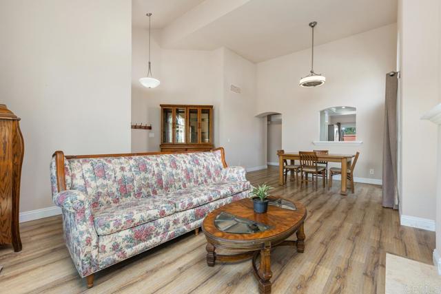 Detail Gallery Image 8 of 29 For 2067 Paseo De Anza, Vista,  CA 92084 - 3 Beds | 2 Baths