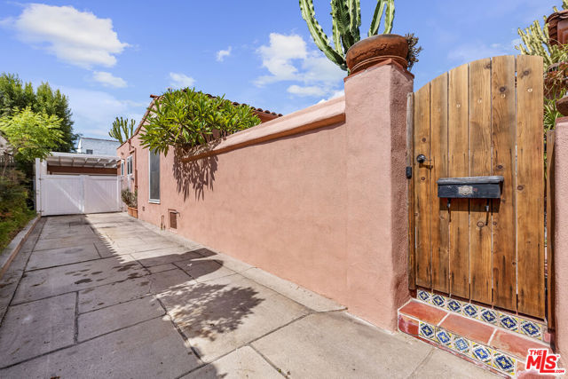 931 S Ogden Drive, Los Angeles CA: https://media.crmls.org/mediaz/526b23d3-55b4-4ad8-adcf-f9aac62e2e93.jpg