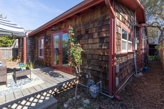 1122 Seabright Avenue, Santa Cruz CA: https://media.crmls.org/mediaz/526b8c33-fb26-4a69-95c3-583eed118e60.jpg