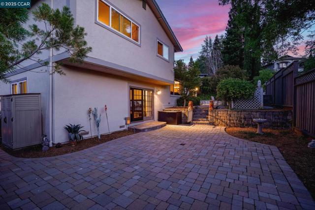 2 Kulani Ln, Pleasant Hill CA: https://media.crmls.org/mediaz/526c14f8-30bd-4dd4-b7ad-081d775d9208.jpg