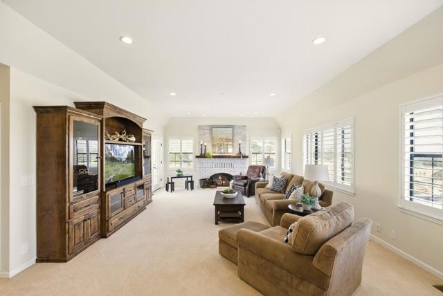 2525 Bridle Path Drive, Gilroy CA: https://media.crmls.org/mediaz/526c815c-a6e1-4139-b61f-136e9e7359ea.jpg