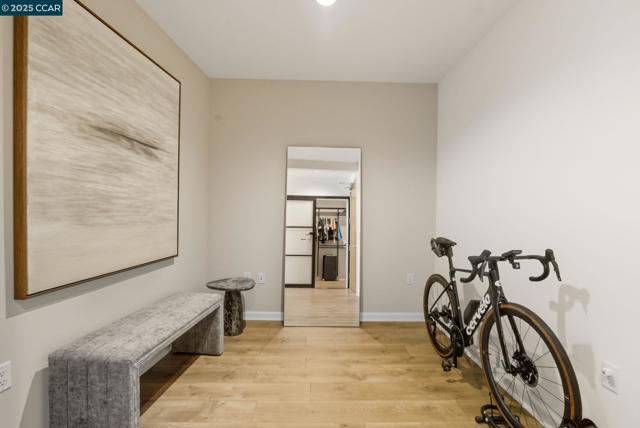 200 2nd St, Oakland CA: https://media.crmls.org/mediaz/526ce615-eb5e-4f3f-b51b-b51c33cdb913.jpg