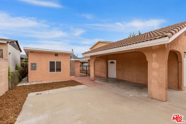 1060 Mcfarland Avenue, Wilmington CA: https://media.crmls.org/mediaz/526d6cf1-70ba-4391-959f-8b3489624a9f.jpg