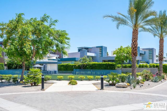 1007 Ziel Drive, Palm Springs CA: https://media.crmls.org/mediaz/526dab0f-412b-4df9-889b-1259d832b975.jpg