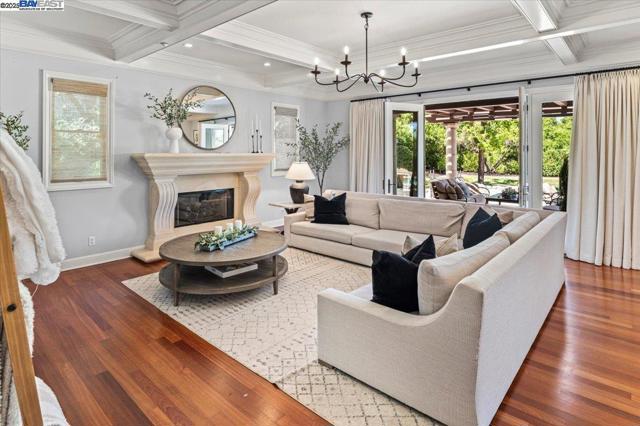 1137 Via Di Salerno, Pleasanton CA: https://media.crmls.org/mediaz/526dc8f3-e5a3-4eeb-aea7-f3740d060e32.jpg