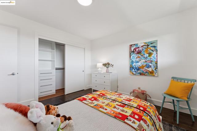 5958 Colton Blvd., Oakland CA: https://media.crmls.org/mediaz/526e00b4-851a-4736-9b66-2cc117caf7c9.jpg