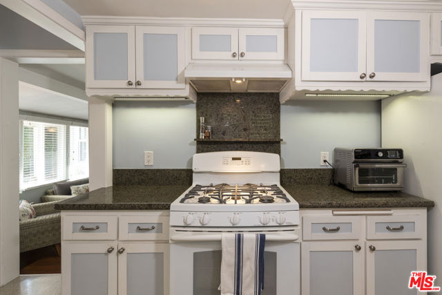 4316 Beeman Avenue, Studio City CA: https://media.crmls.org/mediaz/526e4446-6e87-4e4c-adfc-bbe1a22adcce.jpg