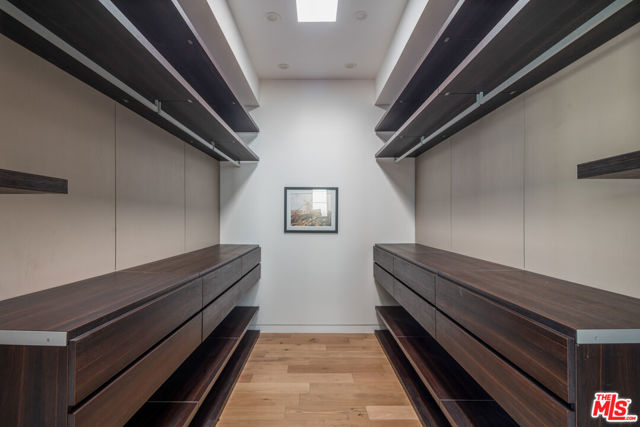 636 N Kilkea Drive, Los Angeles CA: https://media.crmls.org/mediaz/526e5887-4cc7-4523-b4dd-f636cd4e073e.jpg