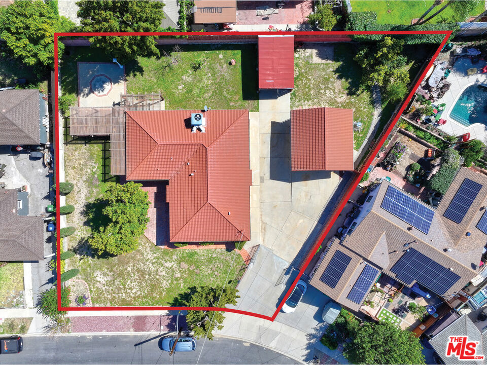 https://media.crmls.org/mediaz/526e84df-774e-4d9a-b84a-da4522adef8f.jpg?preset=X-Large