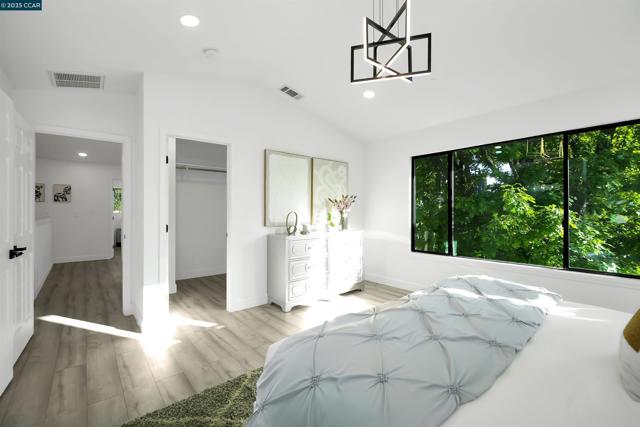 27 Briarwood Ct, Brentwood CA: https://media.crmls.org/mediaz/526f380d-47a4-4ba2-b249-4dace2ef9ec2.jpg