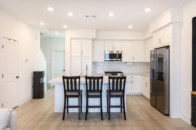 6861 Secano St, San Diego CA: https://media.crmls.org/mediaz/526f71c9-929e-4613-a1da-70d9853f7a16.jpg