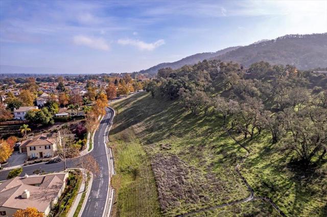 2884 Berwick Avenue, Gilroy CA: https://media.crmls.org/mediaz/526f8cf7-f0a2-40ab-813a-dd40602caff0.jpg