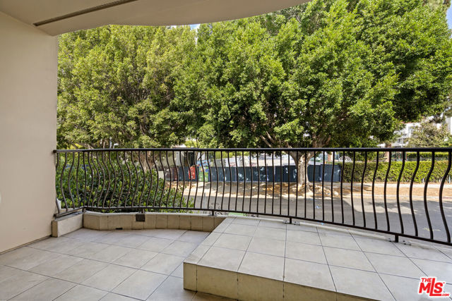 4848 Wilshire Boulevard, Los Angeles CA: https://media.crmls.org/mediaz/526f8dff-5e6a-4ab2-8364-811ccbc256fc.jpg