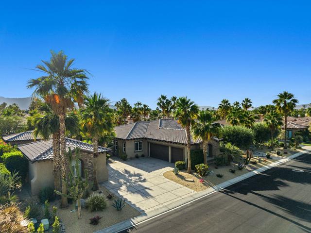 52395 Whispering Way, La Quinta CA: https://media.crmls.org/mediaz/526fdf94-0e38-4381-a874-c89e491cfc06.jpg