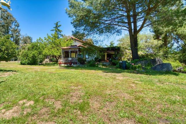24903 Oakana Rd, Ramona CA: https://media.crmls.org/mediaz/527021eb-6a96-497e-9c29-35d100b7317d.jpg