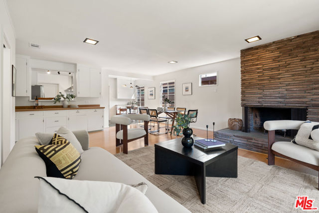 3848 Legion Lane, Los Angeles CA: https://media.crmls.org/mediaz/52704150-5f07-4037-8bae-a74e4c2775fb.jpg