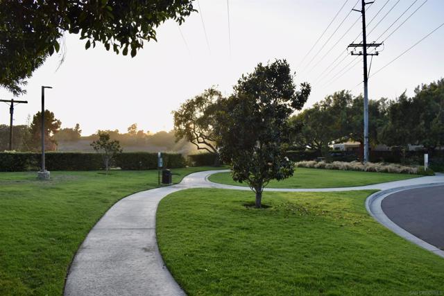 2206 Luz Way, Oceanside CA: https://media.crmls.org/mediaz/52707e4e-de96-4d5e-bb6c-0b79dc8ea91b.jpg