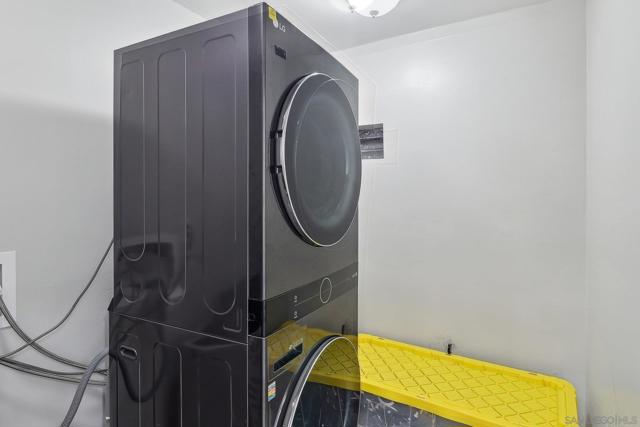 6242 Thorn St, San Diego CA: https://media.crmls.org/mediaz/52712b41-4efb-41bd-b16d-d3f2623eb6e6.jpg