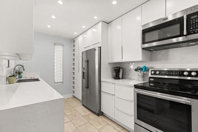 877 E Arenas Road, Palm Springs CA: https://media.crmls.org/mediaz/5272135d-dbcf-4bf4-9ccd-0e196f1391b9.jpg