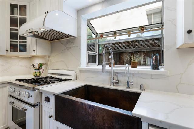 334 Park Way, Santa Cruz CA: https://media.crmls.org/mediaz/52722198-7391-42be-b5d4-0171a8b4842a.jpg