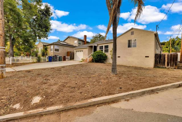5170 Randlett Dr, La Mesa CA: https://media.crmls.org/mediaz/52724fbd-d0fe-432a-aa2d-06d81e13299e.jpg