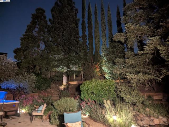 2277 Stillcreek Ct, Martinez CA: https://media.crmls.org/mediaz/527330b5-aa71-466e-9af8-aa1593f378f9.jpg