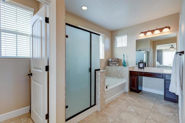 Image 43 of 60 For 2394 Amantea Way