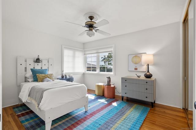951 Skylark Dr, La Jolla CA: https://media.crmls.org/mediaz/52742bd4-aacd-44b1-8742-4b21bacaf1b3.jpg