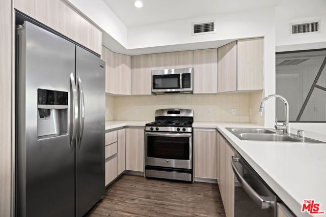 409 Hayworth, Los Angeles CA: https://media.crmls.org/mediaz/52754cdc-bbd8-42e5-bf04-50f948b391d8.jpg