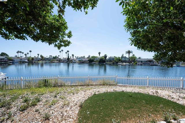 5514 Marlin Ct, Discovery Bay CA: https://media.crmls.org/mediaz/527585dc-668c-4c23-833c-43de8d1b8e35.jpg