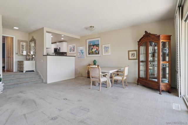 119 Spinnaker Ct, Del Mar CA: https://media.crmls.org/mediaz/52759110-852f-48ef-8830-024302919988.jpg